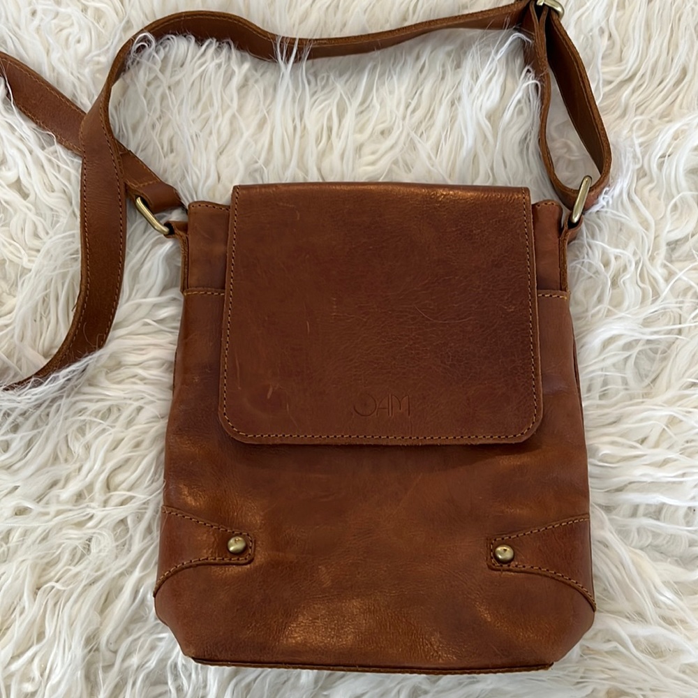 ROAM Leather Crossbody Bag